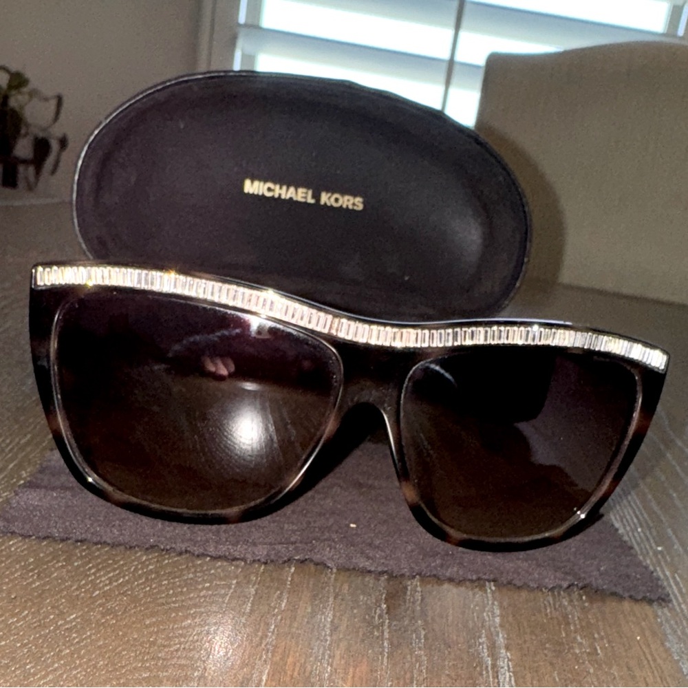 😎Michael Kors Studded Sunglassss😎